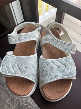 Women's White Adjustable Comfort Sandals with Cushioned Footbed